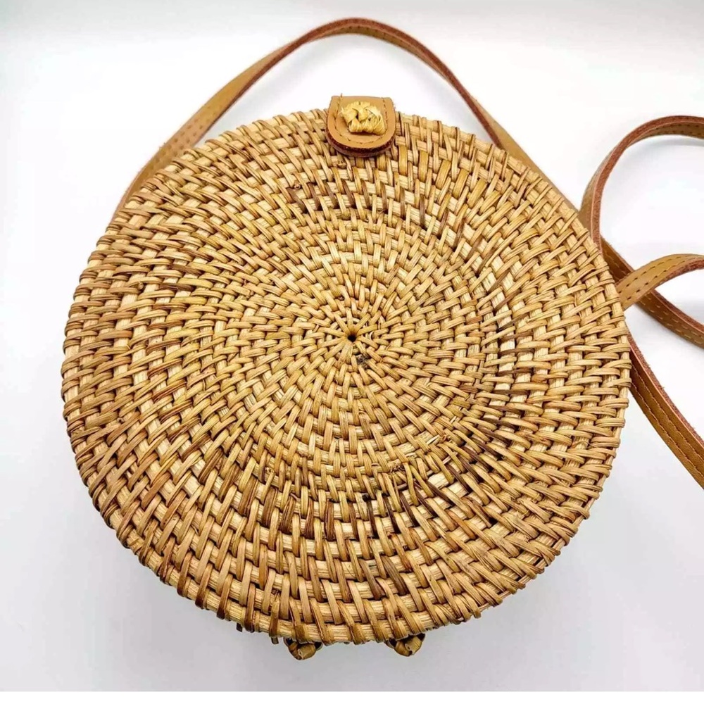 Urban Outfitters Rattan Circle Straw Crossbody Bag - Picture 2 of 12